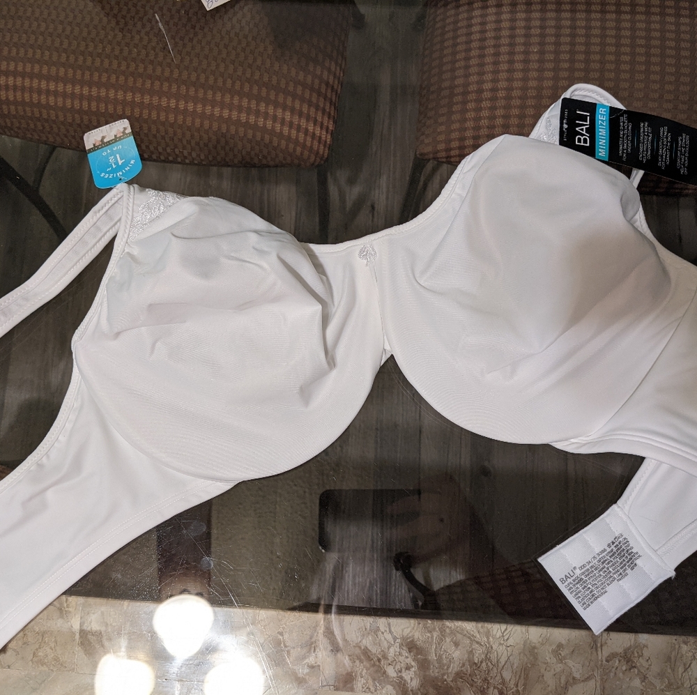 Bali Minimizer white bra 34ddd, new with tags